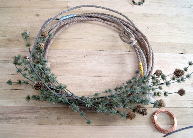 How to Make A Simple Winter Rope Wreath - step by step tutorial