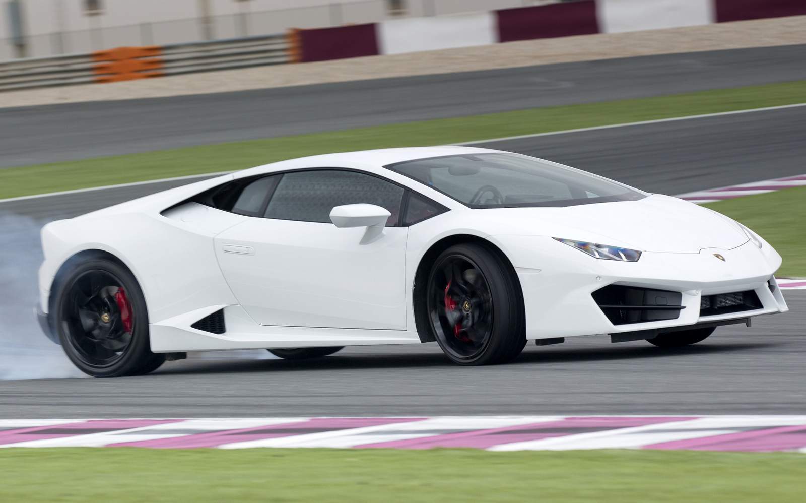 Huracán LP5802 chega ao Brasil este ano