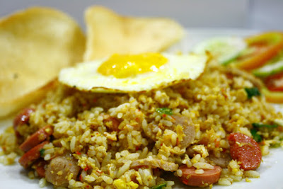 Nasi goreng spesial bakso
