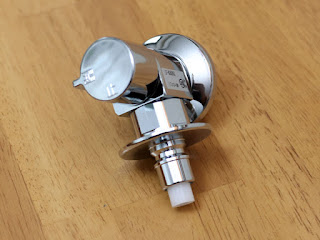 バルブの操作はかなり軽いです。 LIXIL INAX LF-WJ50KQ 緊急止水弁付洗濯機用単水栓蛇口-6