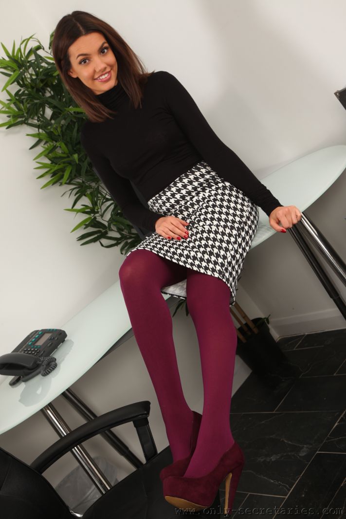 Elite Tights: Abigail B - amazing cute secretary in purple tights