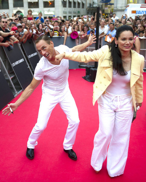 Жена вандама фото сейчас Jean Claude Van Damme With Wife Latest Pictures/Images 2012/2013 Horny college c