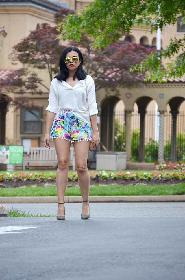 White Shirt Outfit-Shorts con pompones-mariestilo-choies-zapatos verdes militar-look of the day-fashionista