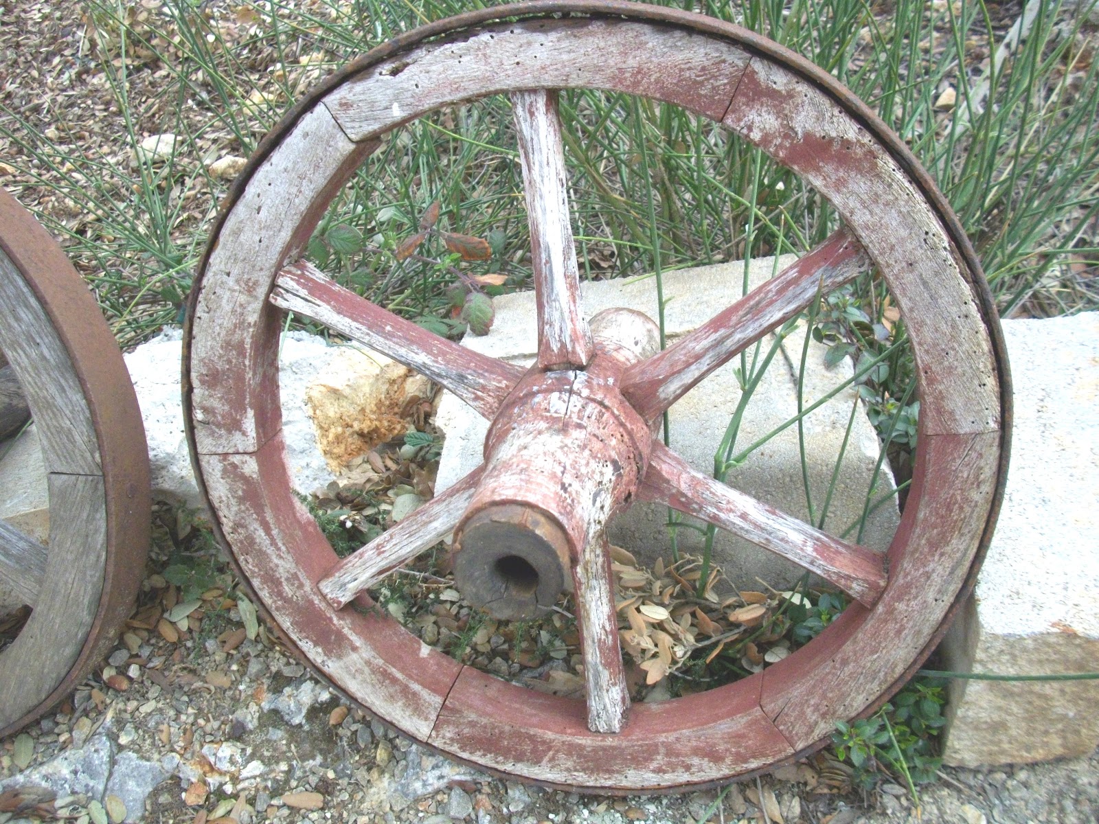 ancienne roue de brouettes bois charrette charreton ferme