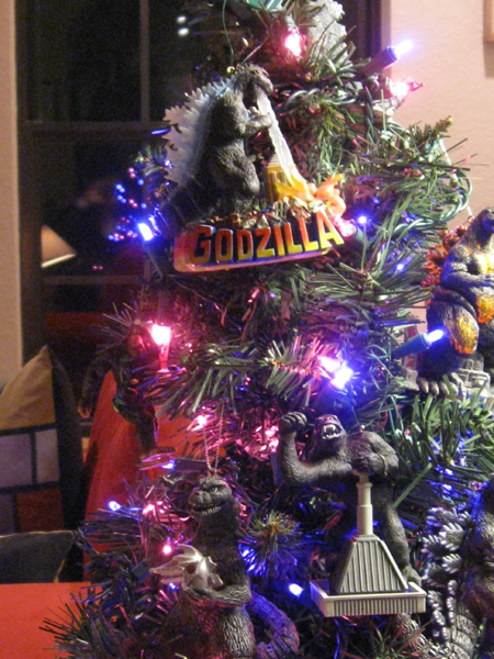 Godzilla holiday tree - Detail 3