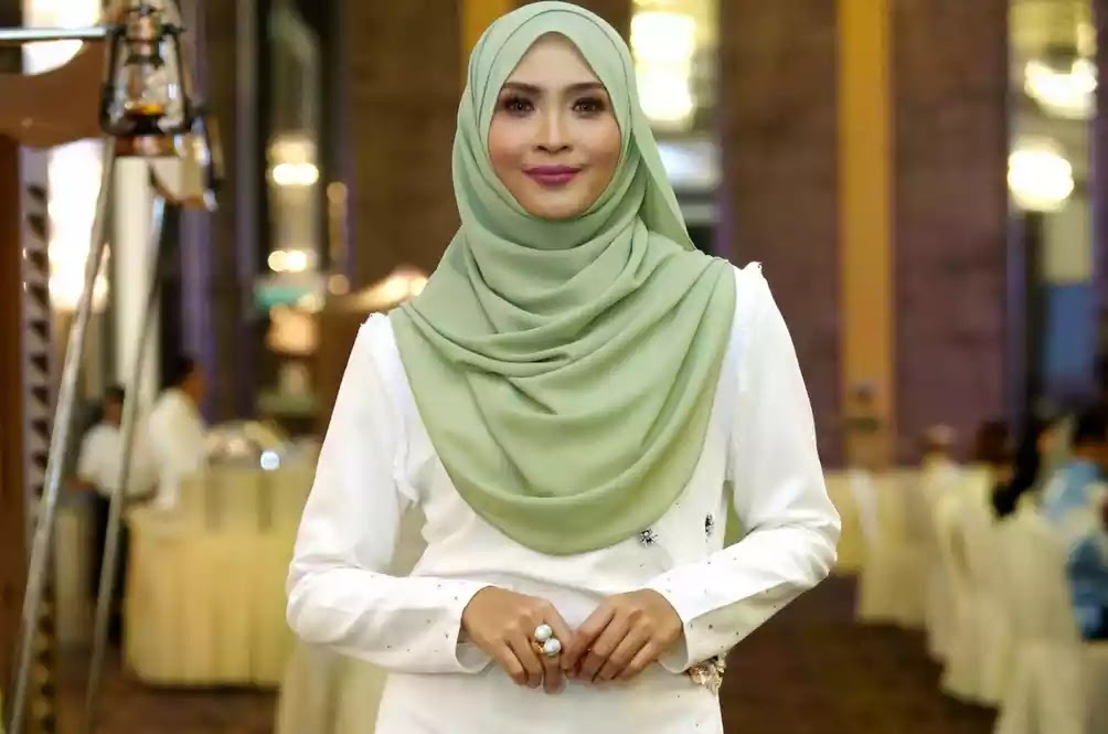 Siti Nordiana Dan Suami / Masih Ingat Rosmunira Isteri Kepada Arwah