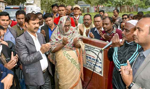 Inaugurating the construction of 5 roads and 2 drains under Gaibandha Municipality গাইবান্ধার পৌরসভার অধীনে ৫টি সড়ক ও ২টি ড্রেন নির্মাণ কাজের উদ্বোধন