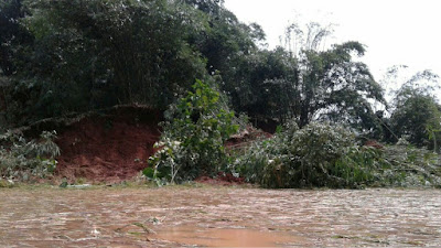 Tebing Setinggi 30 Meter Longsor Tutupi Saluran Irigasi Kalijati-Subang
