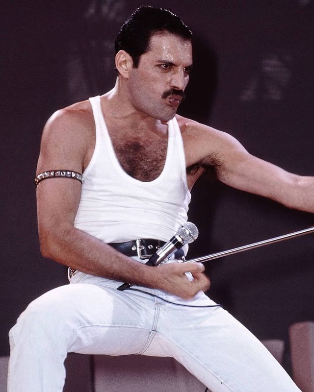 50 Candid Photographs of Freddie Mercury on Stage That Still Rock You