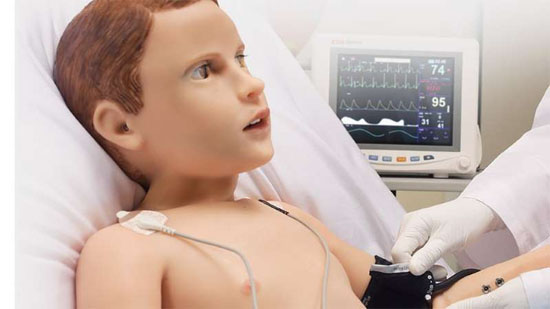 Assustador Robô-Criança 'sente dor', grita e até chora com lágrimas para simular paciente em hospital e treinar médicos - Img1