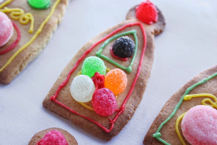 Galletas decoradas con chuches para tarta corona3