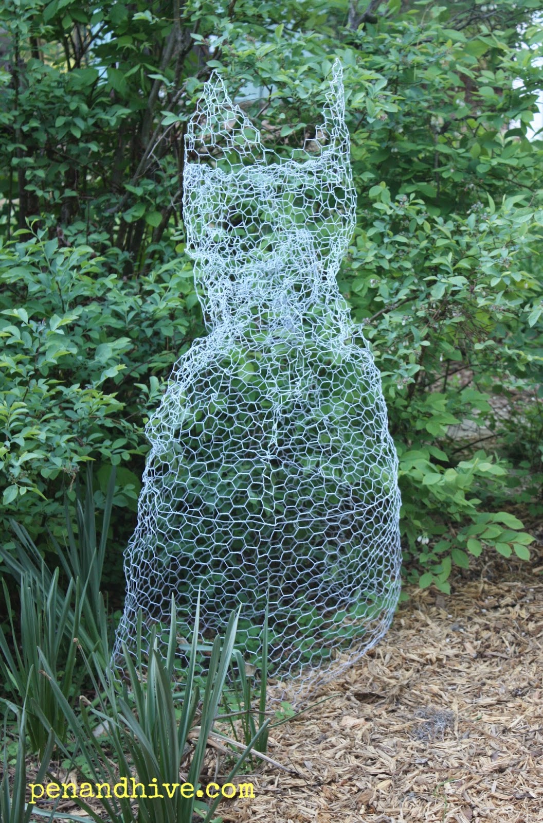 Creative Ideas Adding Chicken Wire Projects to Your Garden - WooHome