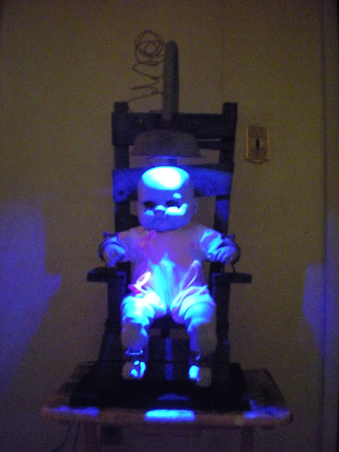 Electric chair comes withlightning light effect's!