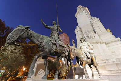 Grupo escultórico de Don Quijote y Sancho en la Plaza España de Madrid