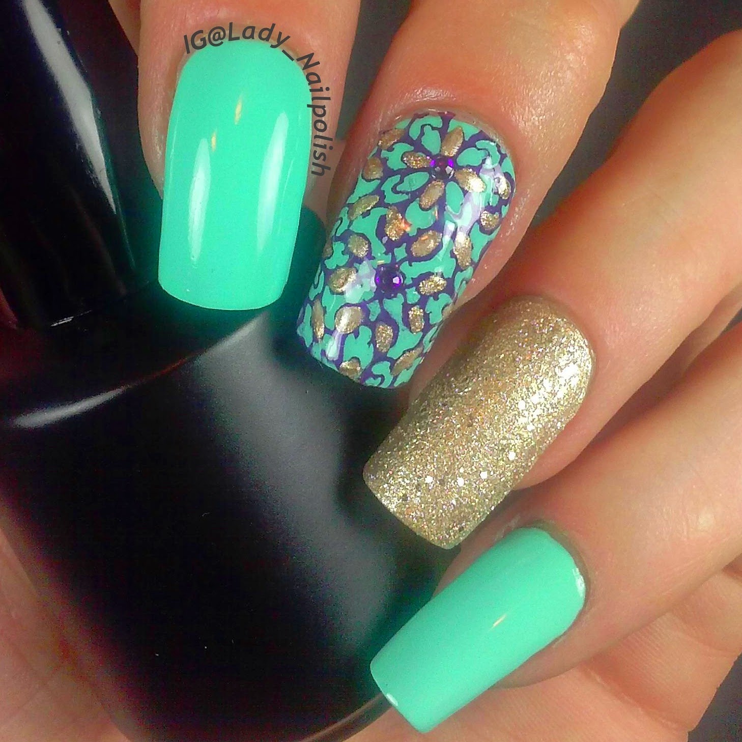 QA - 92 : Violet Mint Ornament Manicure