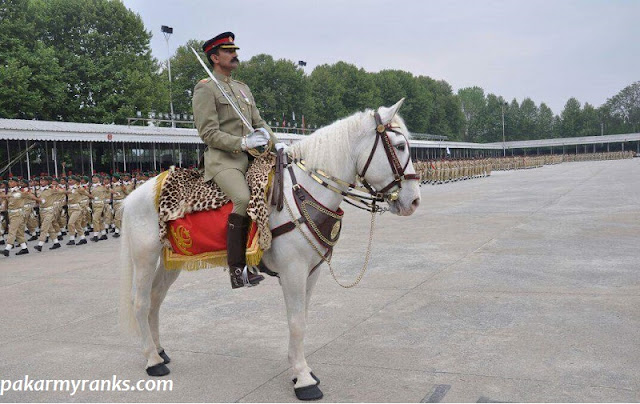 PMA Kakul pics-PMA Drill Officer or Major during Pakistan Military Academy Kakul paradel
