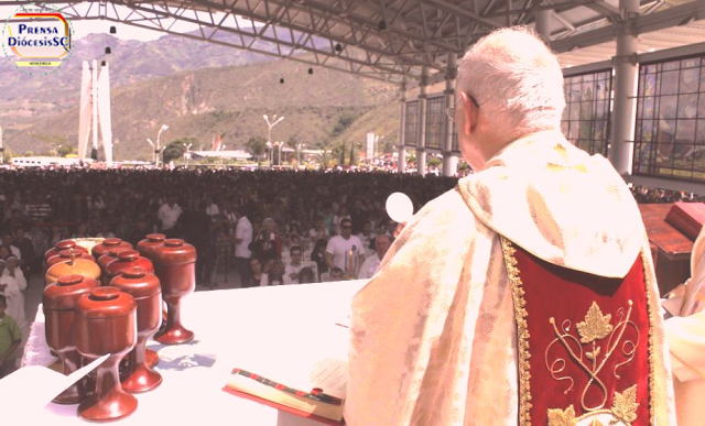 Miles de pregrinos manifiestan su fe por el Santo Cristo de La Grita