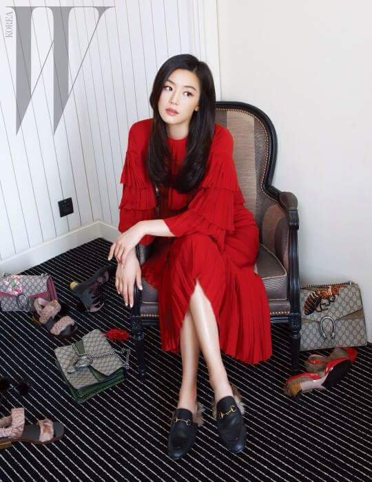 W Korea July 2015, Jeon Ji Hyun 全智賢 -1 Gucci 2015 AW Red Layered Silk Satin Georgette Plisse Ruffle Dress Editorials