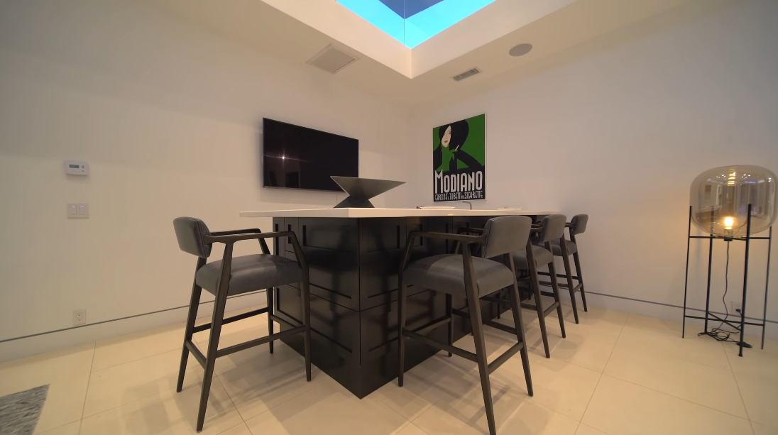 Tour 1003 N Beverly Dr, Beverly Hills Luxury Home vs. 38 Interior Design Photos