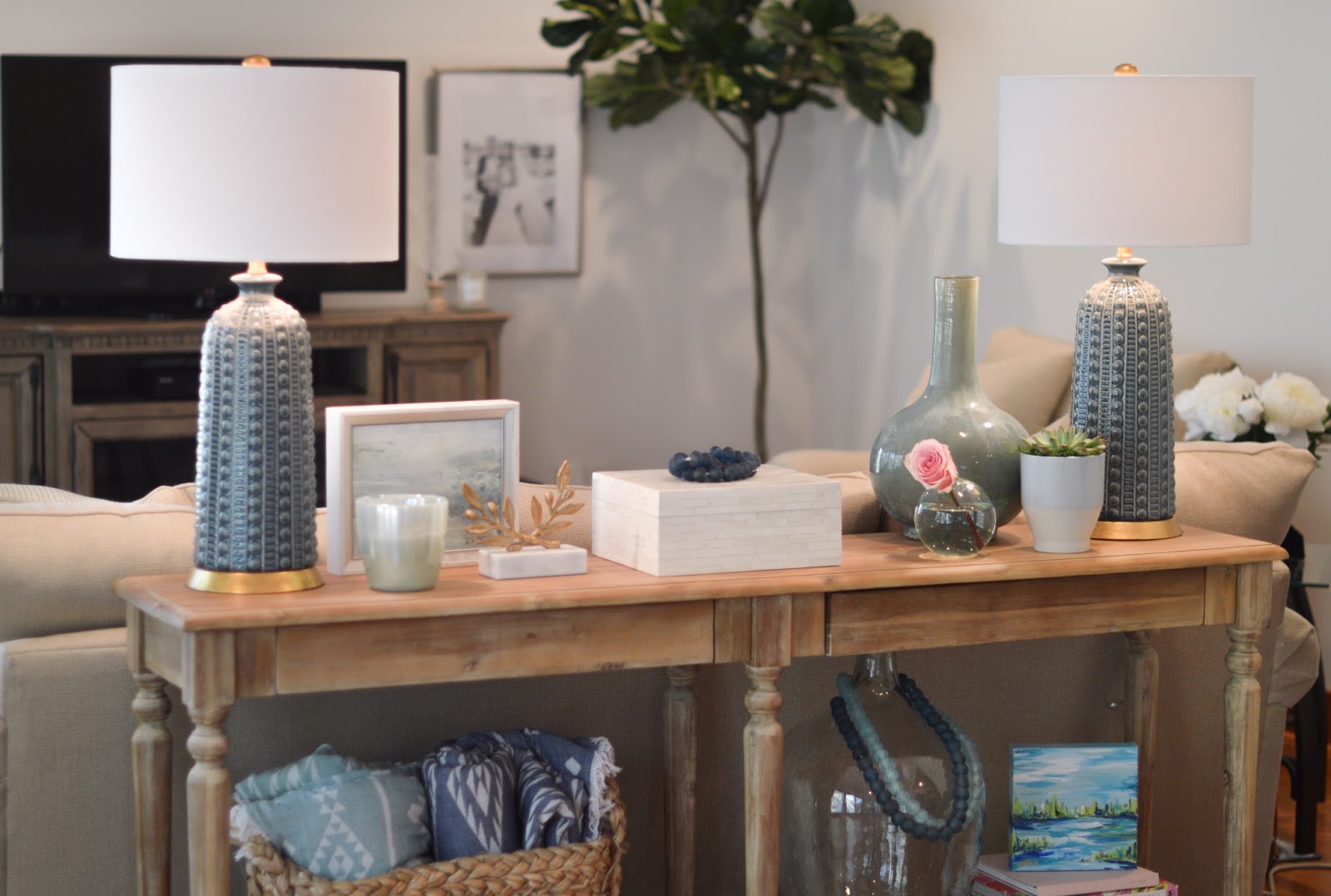 Console Styling With Gathered Group Southern Style A Life Gathered Is Based Out Of Wilmington North Carolina As An Interior Design Group But What