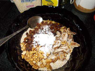 Bolo de farelo de aveia com banana e frutos secos Bolo de farelo de aveia com banana e frutos secos