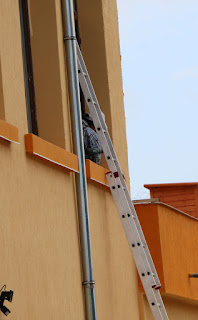 Bekir fixing upstairs fly screens Bekir fixing upstairs fly screens