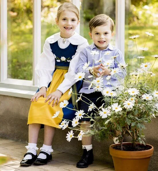  On the occasion of National Day of Sweden, The Royal Court released the traditional National Day photographs of Princess Estelle and Prince Oscar
