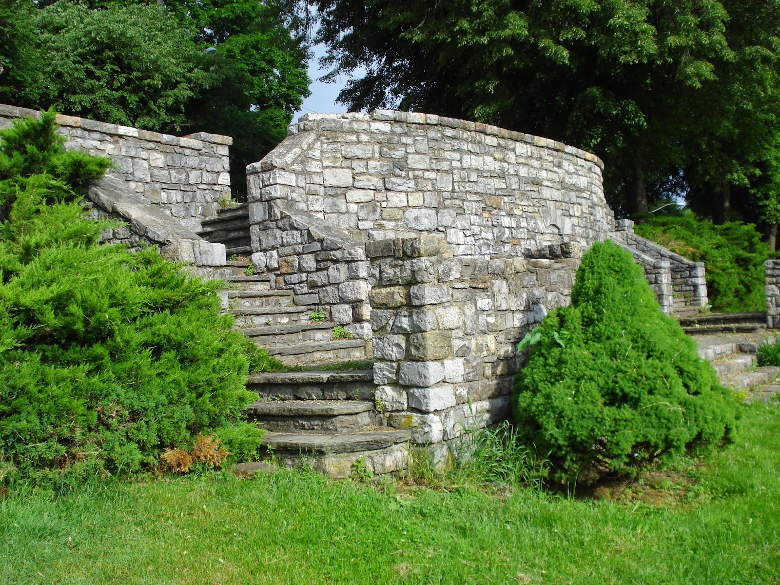 molovinsky-on-allentown-mr-pawlowski-build-up-this-wall