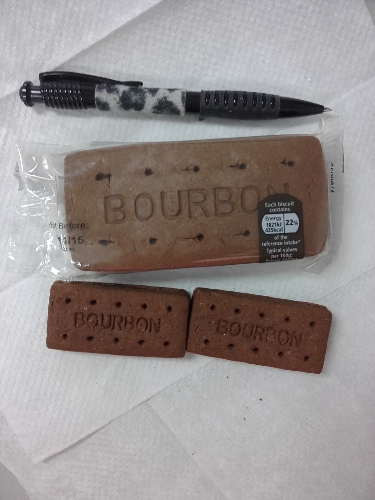 Supersupergirl's Food Reviews Giant Custard cream and bourbon biscuit