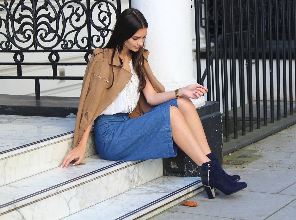 peexo fashion blogger wearing denim culottes and suede