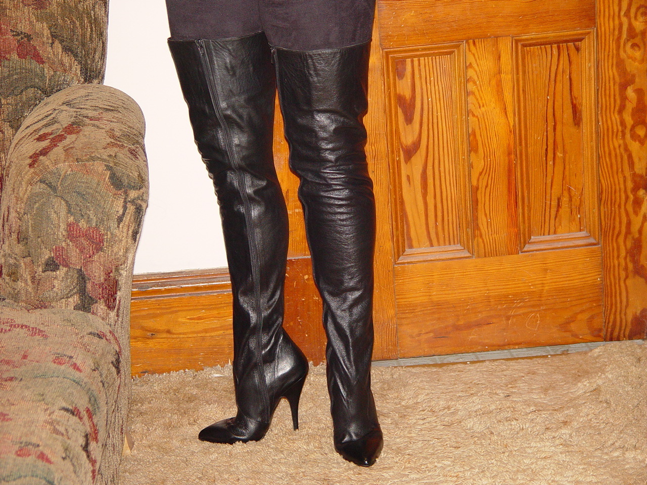 eBay Leather: Vintage 1980s black leather thigh boots sell well