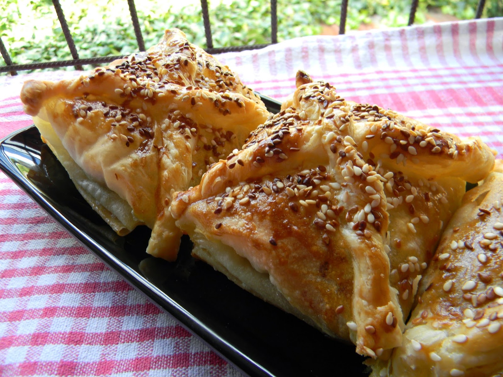 Kıymalı Bohça Böreği. Vişnap