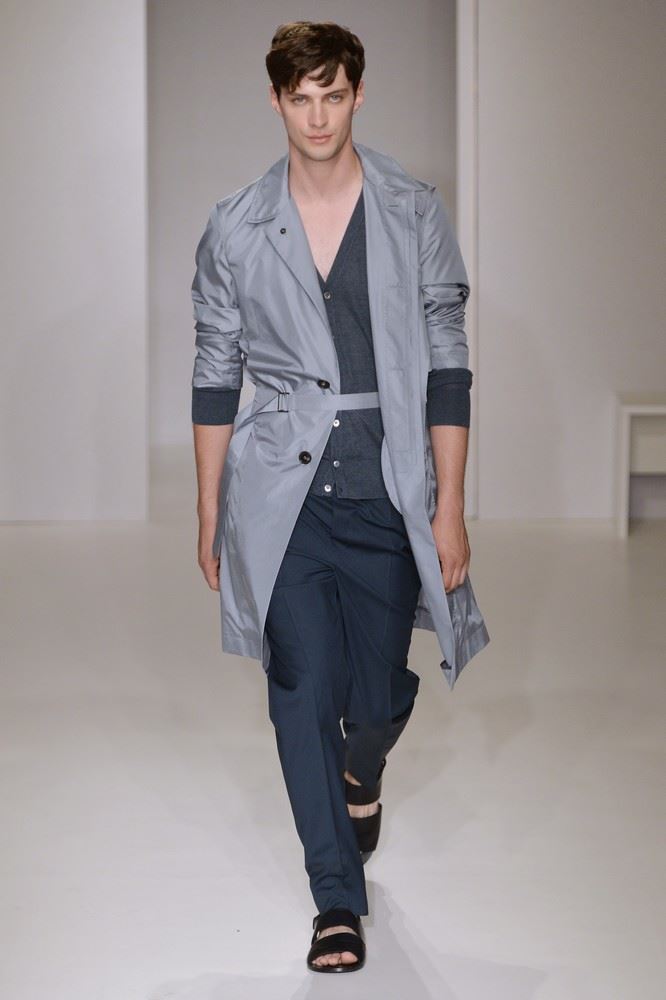 Jil Sander Primavera-Verano 2012: blanco nuclear tras un verano en bloques  de color, ¿triunfará de nuevo?