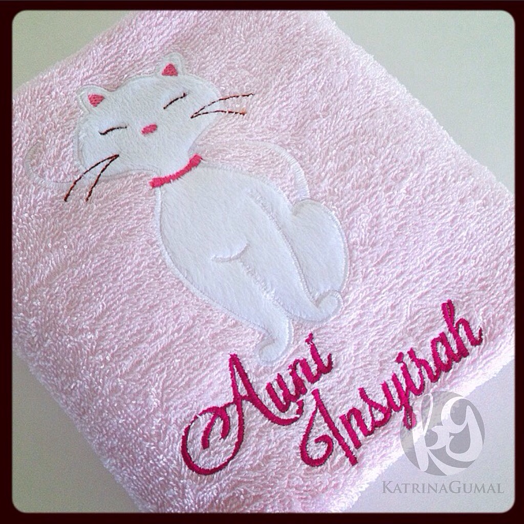 art jewelry embroidery & appliqué crafts Embroidered