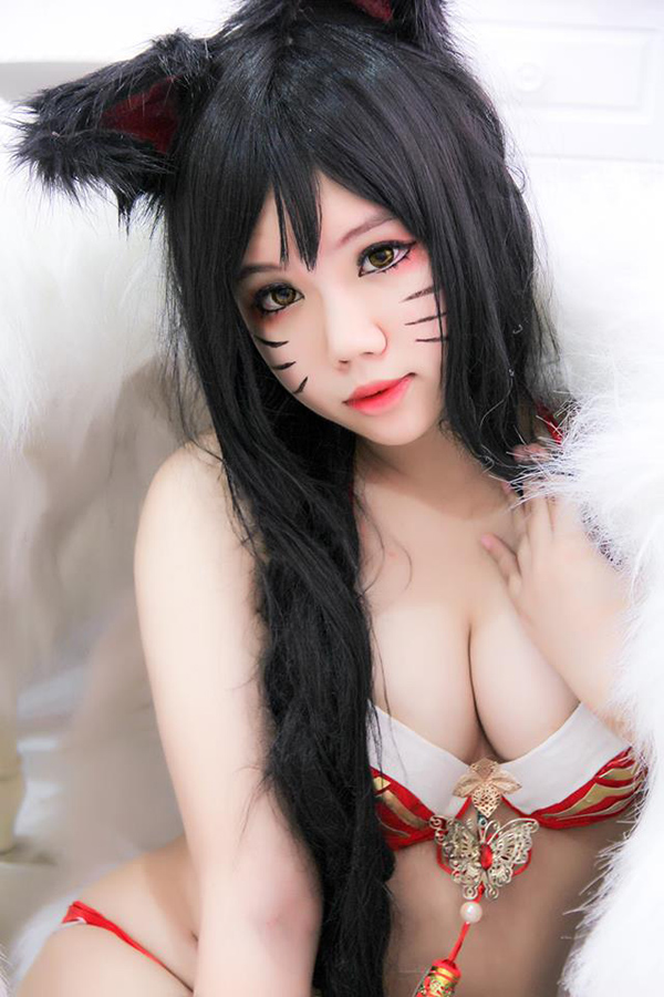 Sexy ahri cosplay