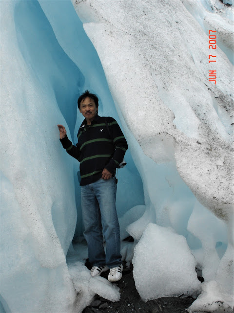 Visit with my friend at Worthington Glacier in 2007 going inside a little