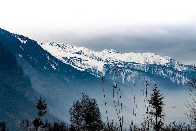 View of himalayan mountains from Manali