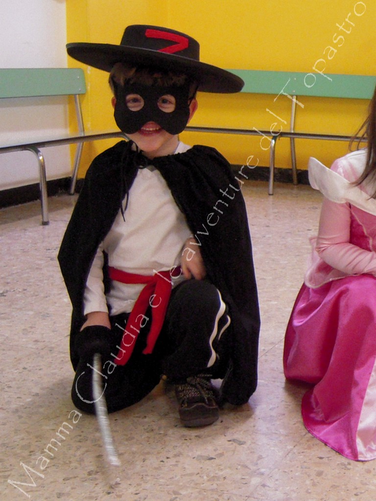 Mamma Claudia e le avventure del Topastro: Costume Zorro fai da te