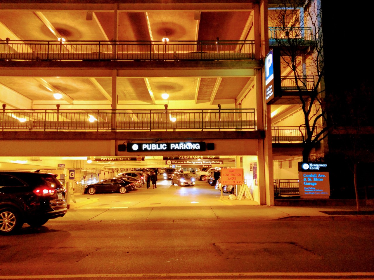 Robert Dyer Bethesda Row You're a mean one, Mr. Garage Wreaths