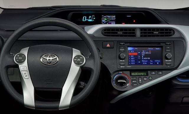 Toyota Prius C - Salão de Detroit - painel