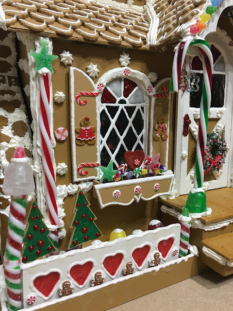 My Miniature Madness: Sweet Christmas Cottage - Gingerbread Exterior