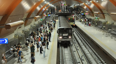 Човек загина в тунела на метрото, движението вече в възстановено