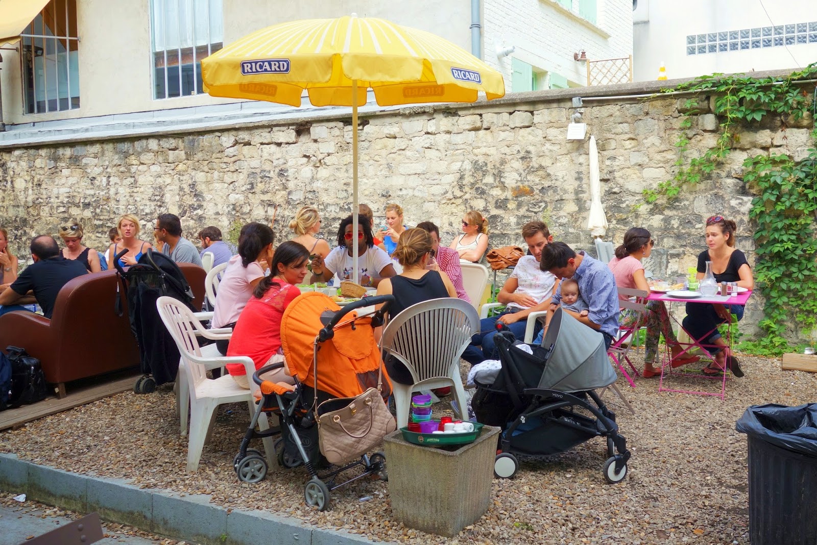 Au Fond Du Jardin 39 Rue Pelleport 75020 Paris Mes Adresses : Au fond du jardin, un brunch champêtre - 39 rue