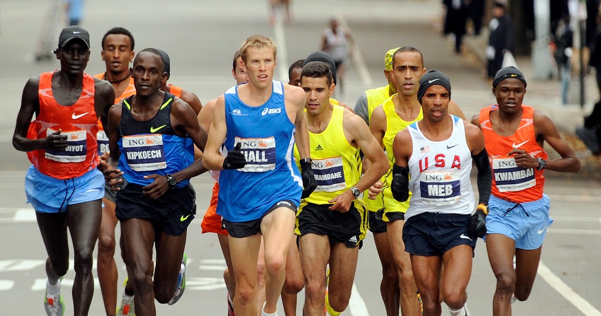 Отличившимся спортсменом. Эллисон Браун марафонец. Бег на длинные дистанции (5000 м, 10000 м, 42195 м). Легкая атлетика марафонский бег. Стайерский бег дистанции.