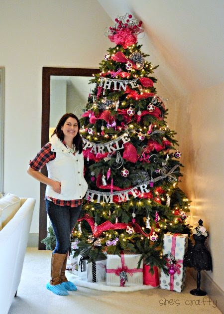Lesley of Chaotically Creative with her Christmas Tree