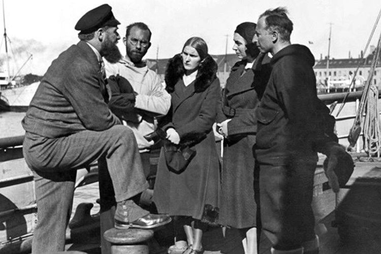 Peter Freuchen, 2. Dünya Savaşı esnasında işgalcilere karşı mücadele etti ve tutuklanınca idam cezası aldı.