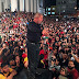 VÍDEO: Lula fecha carava com chave de ouro em Curitiba.