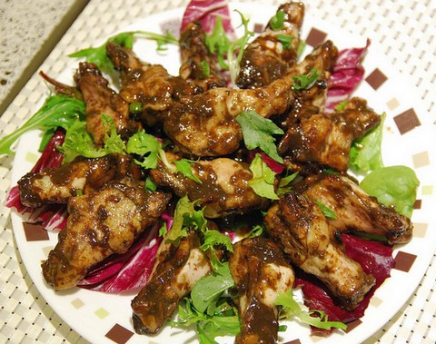 Chicken wings with spicy ginger plum sauce