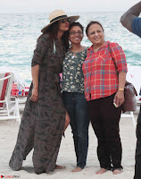 Priyanka Chopra on the beach Day 3 with friends in Miami Exclusive Pics 005.jpg Priyanka Chopra on the beach Day 3 with friends in Miami Exclusive Pics 005.jpg