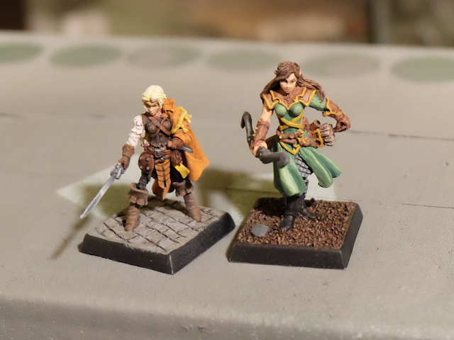 Rogue and Ranger in 28mm Rogue and Ranger miniatures painted with NMM